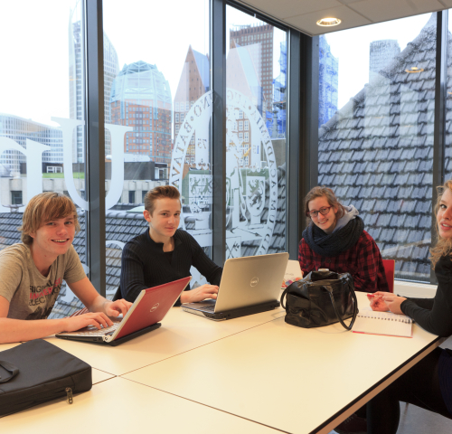 Students at work at Campus The Hague, a faculty at Leiden University.