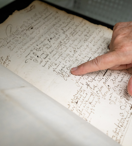 Inventory list of Baruch Spinoza first item in four kilometres of new archive. Photo credit Martijn Beekman