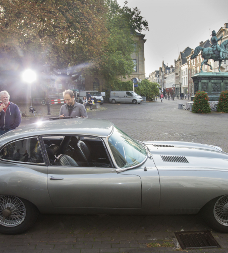 Scope-filming outside paleis noordeinde