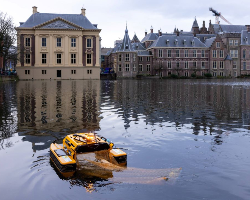 Jellyfishbot by the Hofvijver