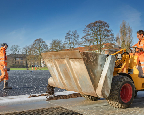 Water storage sport field De Ster Southwest Small with working people