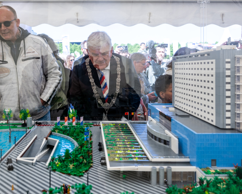 Mayor Jan van Zanen in front of World Forum made from Lego blocks. Photo credits Hugo de Wolf Mayor Jan van Zanen in front of World Forum made from Lego blocks. Photo credits Hugo de Wolf