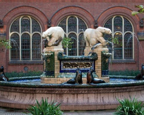 Danish fountain as gift to peace palace in the garden of the Peace Palace. photo credits Peace Palace