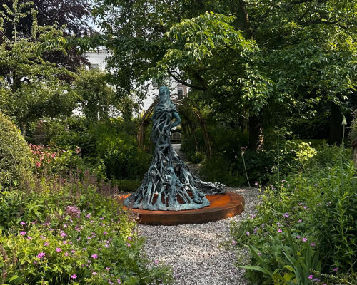 Sculpture petrified survivors The Hague Sculpture petrified survivors The Hague