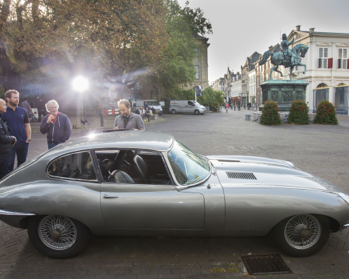 Scope-filming outside paleis noordeinde