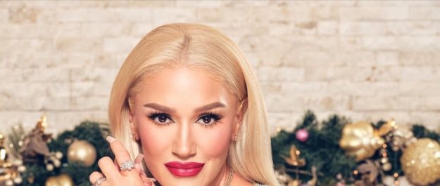 Gwn Stefani 's dress designed by Ronald van der Kemp with recycled felt from i-did in The Hague called Trashure