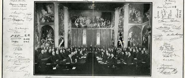 Official meeting of the First Hague Peace Conference in Huis Ten Bosch in 1899. Source: https://haagsgemeentearchief.nl/mediabank/beeldcollectie/detail/7de15233-7a3f-4a60-a1bf-96a41baed6f4/media/b0337803-71da-4d9a-813e-7a508a1d7733
