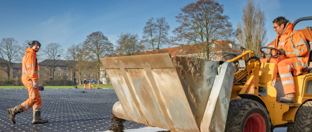 Water storage sport field De Ster Southwest Small with working people