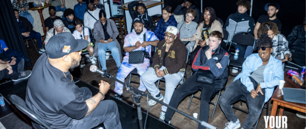 Rapper en urban cultuurpionier Adje inspireert deelnemers met een masterclass,. Credit Nadega Photography Rapper en urban cultuurpionier Adje inspireert deelnemers met een masterclass,. Credit Nadega Photography