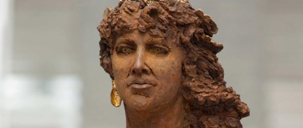 Bertha von Suttner statue.jpg