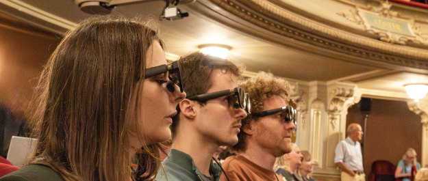 AI glasses of LiveText translates performances in 223 languages 