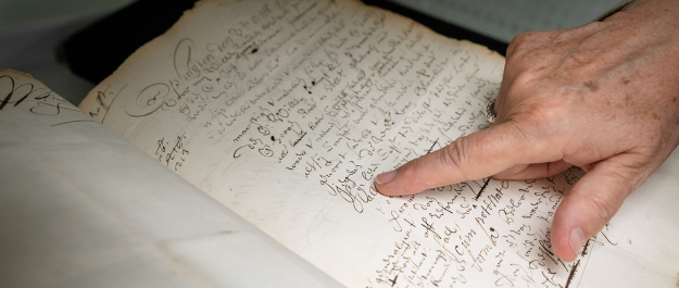 Inventory list of Baruch Spinoza first item in four kilometres of new archive. Photo credit Martijn Beekman