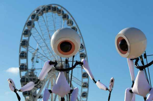 The program is suitable for children aged approximately 10 to 16 years old and is organised by the Municipality of The Hague in in collaboration with MuseumLAB / Museon-Omniversum. Parents are most welcome!