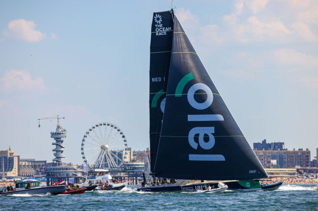 boats racing in the Ocean Race at Sceveningen with the pier in the background