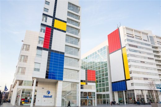 stadhuis Den Haag met Mondriaan dressing