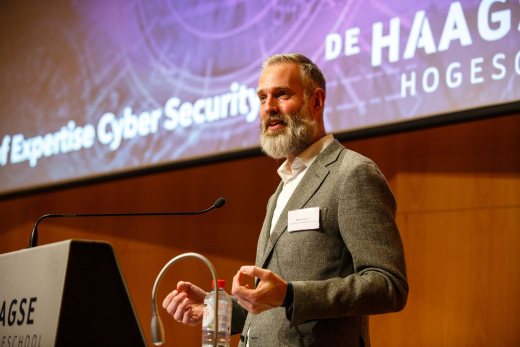 Rutger Leukfeldt teaching and speaking about research Pathways into cybercrime from 2024 till 2029