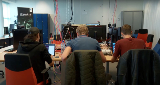 Students working at the Digital forensics lab Leiden university of applied sciences