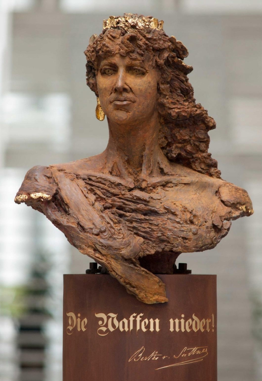 Bertha von Suttner statue.jpg